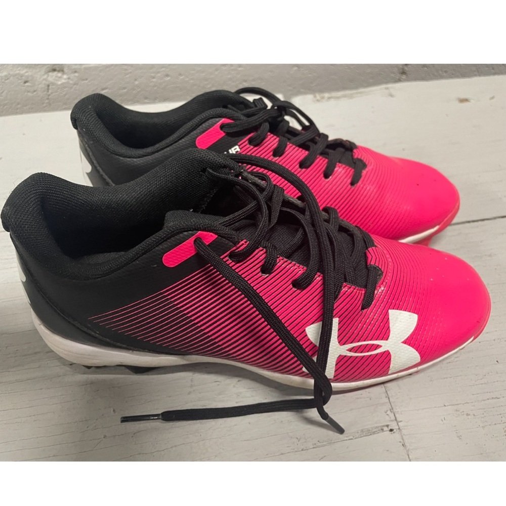 Under Armour 5 Y Youth pink & black 1297316-002 Cleats